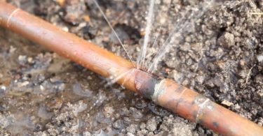 comment trouver un tuyau d eau cuivre dans le sol