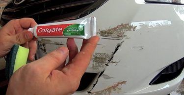 quoi faire pour enlever les éraflures sur les plastiques de voiture