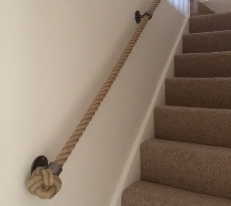 Comment poser une rampe d’escalier en corde
