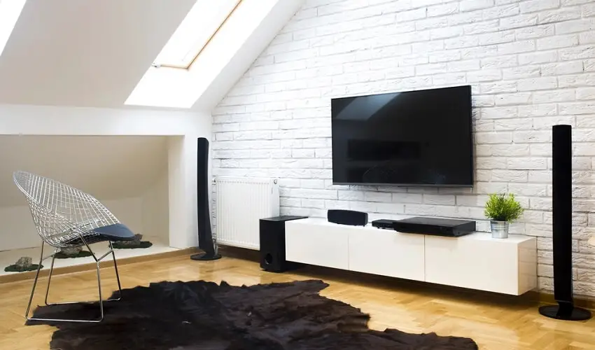 A quelle hauteur fixer une TV dans une chambre