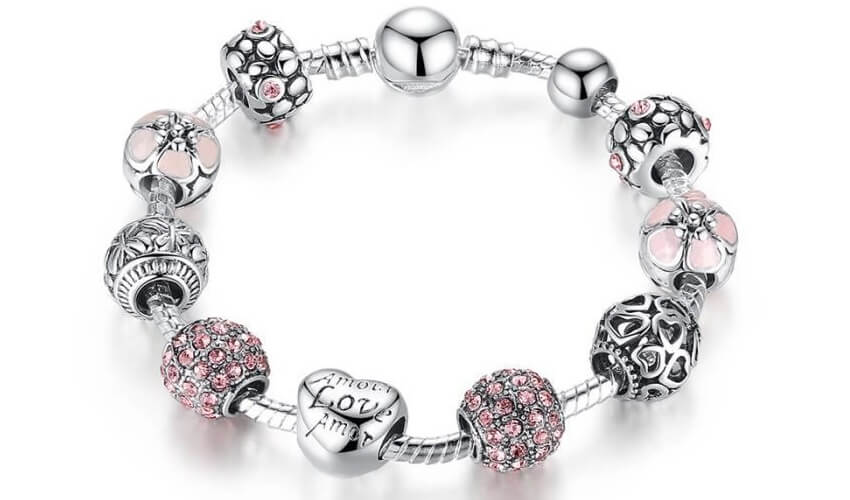 Combien de charms sur un bracelet Pandora