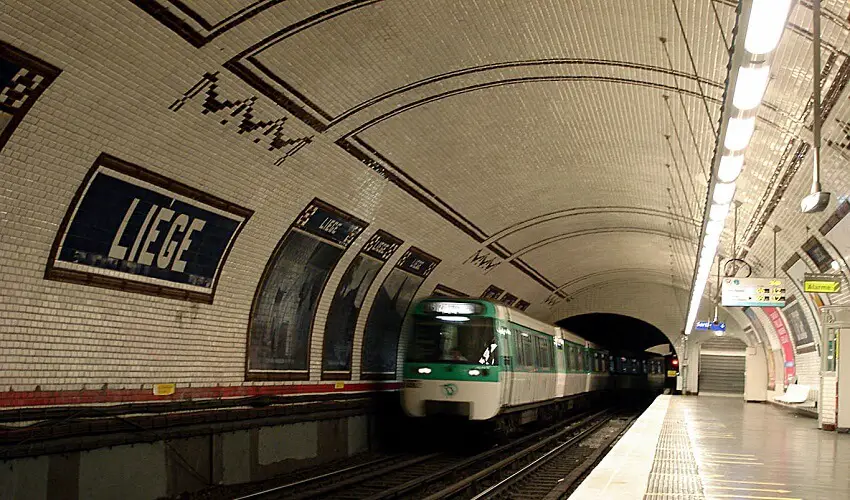 Combien de stations de metro a Paris
