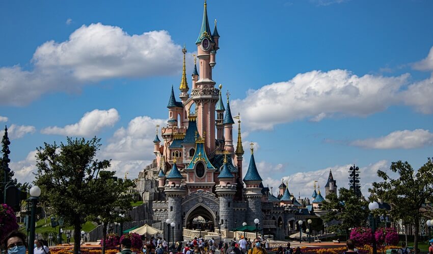 Combien demployes a Disneyland Paris