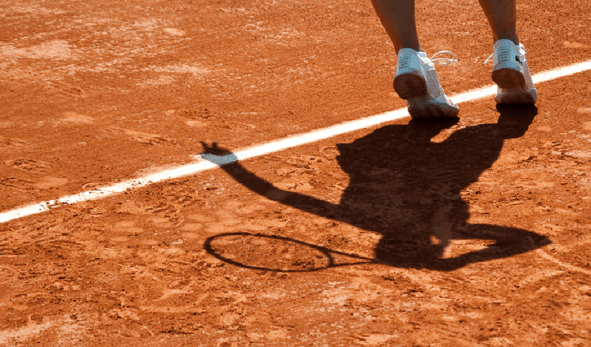Comment sont faites les lignes blanches de Roland Garros