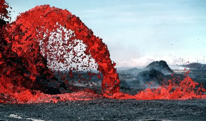 Pourquoi le magma remonte t il a la surface