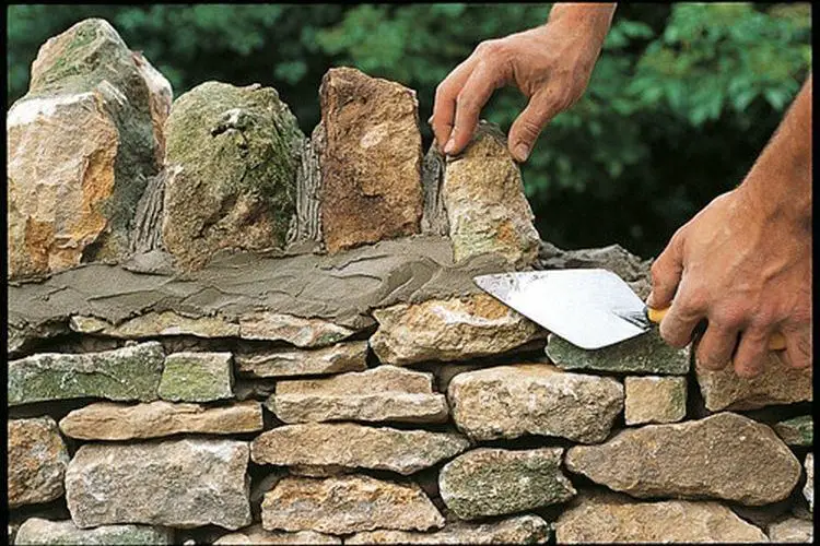 Comment construire un muret en pierre