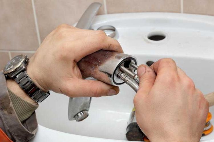 Comment demonter un robinet de lavabo