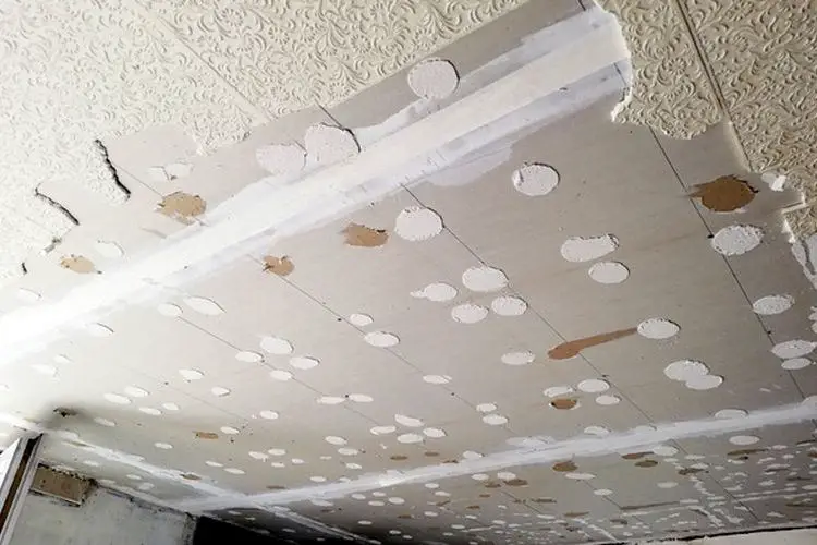 Comment enlever des dalles au plafond