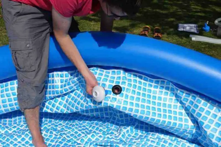 Comment entretenir une piscine gonflable sans pompe