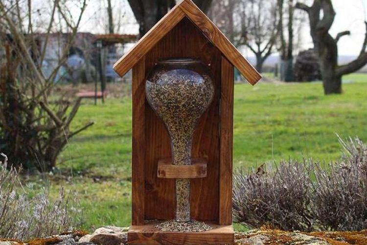 Comment fabriquer une mangeoire pour oiseaux en bois