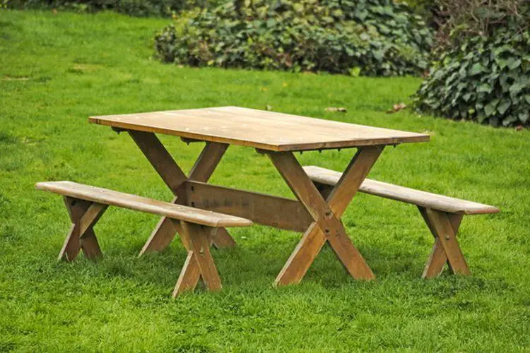 Comment fabriquer une table en bois de jardin