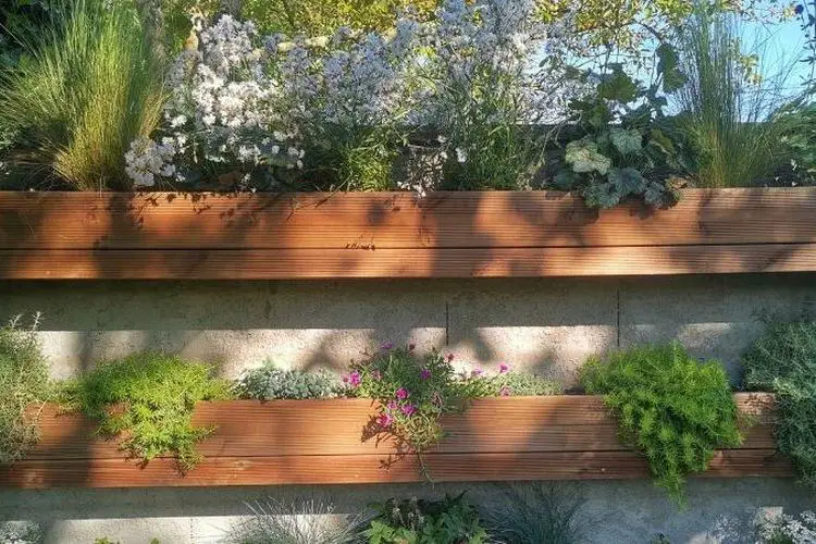 Comment fixer une jardiniere sur un mur