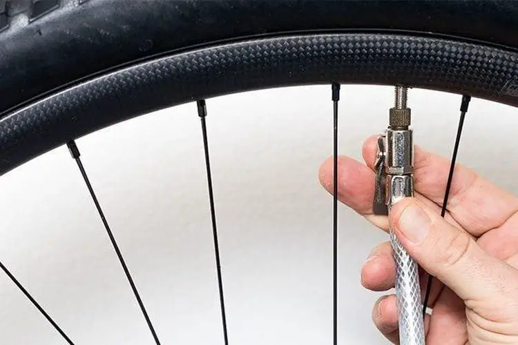 Comment gonfler un pneu de velo