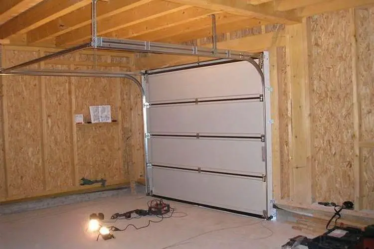 Comment monter une porte de garage
