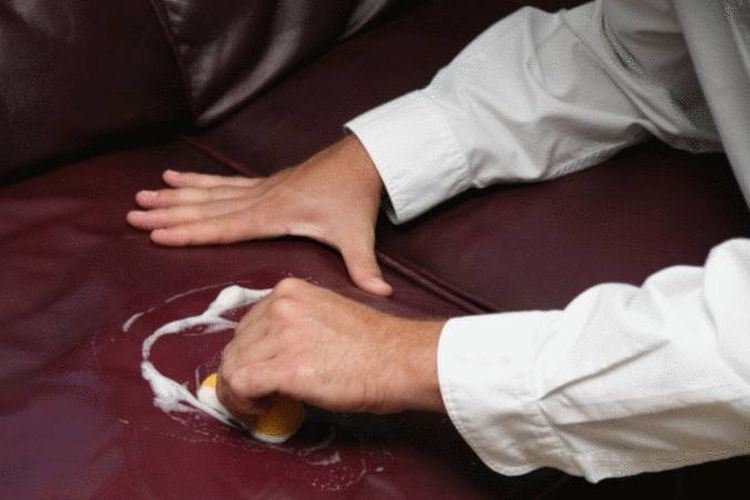 Comment nettoyer un canape en cuir encrasse