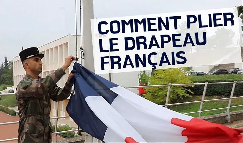 Comment plier le drapeau francais