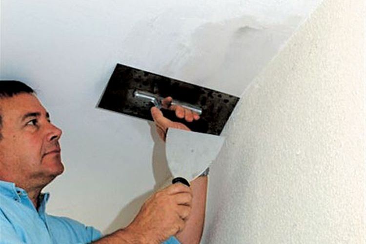 Comment reparer un trou dans le plafond en placo