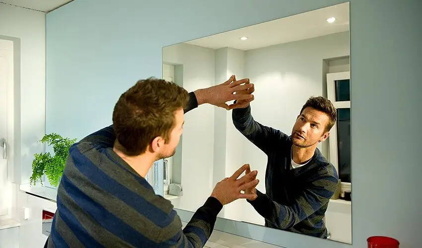 Comment decoller un miroir du mur