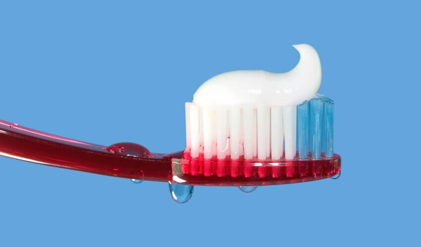 Comment enlever le bleu avec du dentifrice