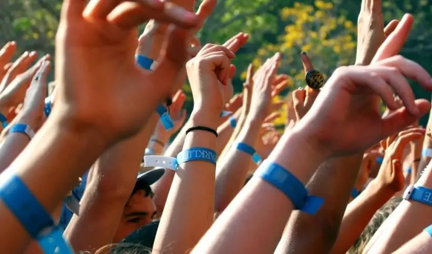Comment enlever un bracelet de festival
