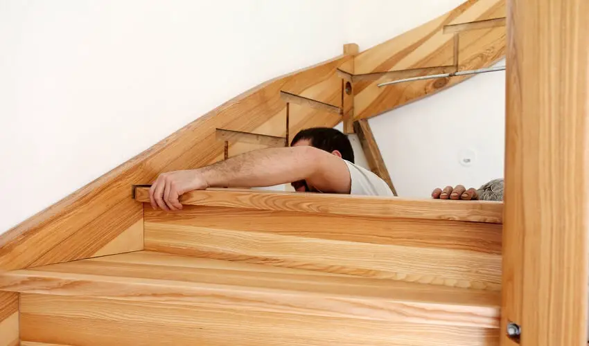 Comment fixer un escalier