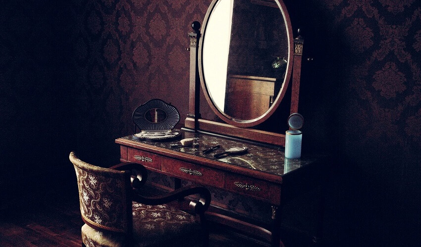 Comment nettoyer un miroir ancien