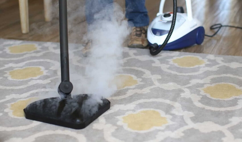 Comment nettoyer un tapis avec un nettoyeur vapeur